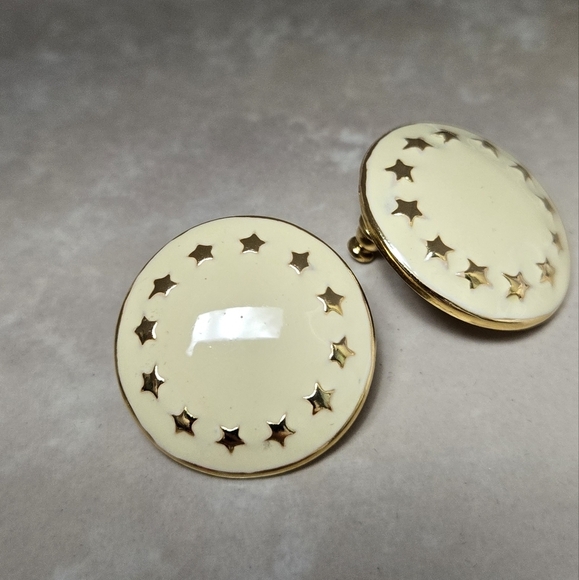 Vintage Cream Gold Stars Round Enamel Earrings - Picture 15 of 16